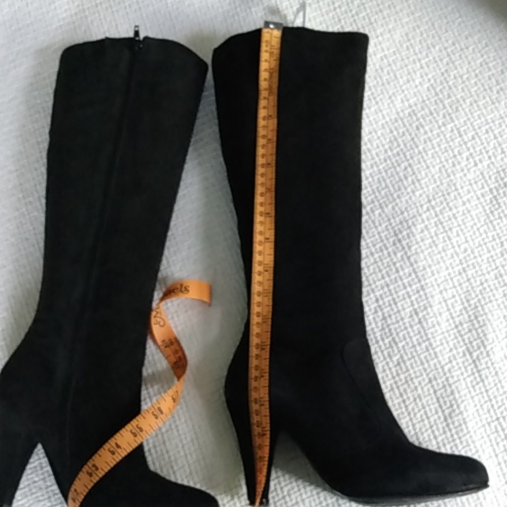 Black genuine suede almond toe knee high boots size 9 Le Chateau